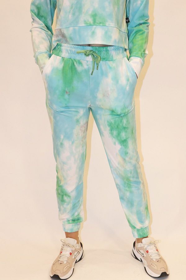 Tie dye sweatpants trend online