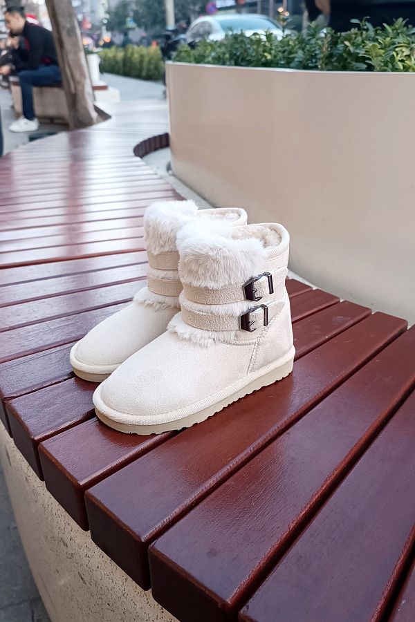 LA CALZATURE Beige Suede Double Belted Medium Size Ugg Style
