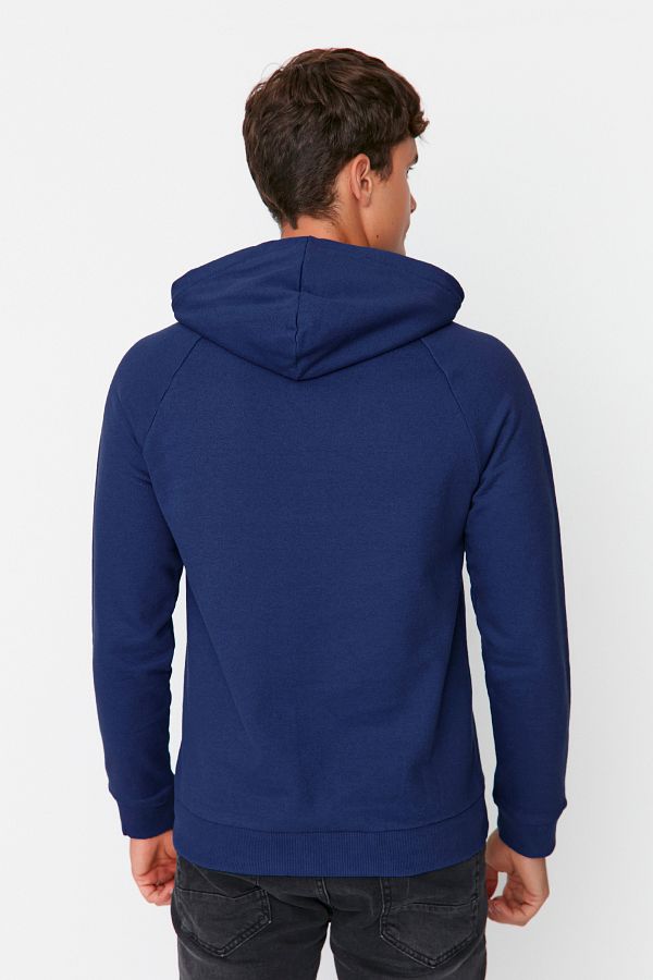 Trendyol Collection-Fleecová mikina s kapucí v námořnické modré – Regular Fit TMNAW23SW00194 1