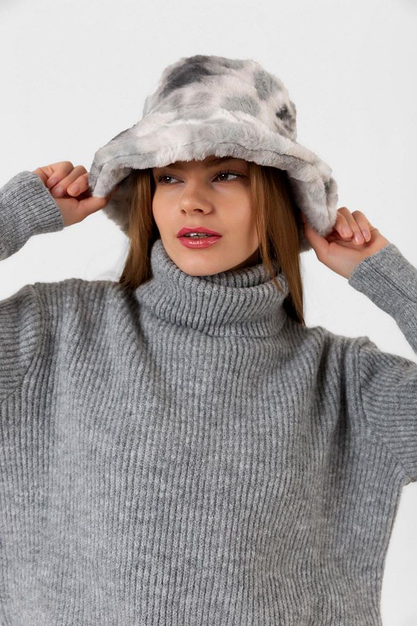 Axesoire-14513 Model - Gray Bucket Hat with Plush Tie Dye 1