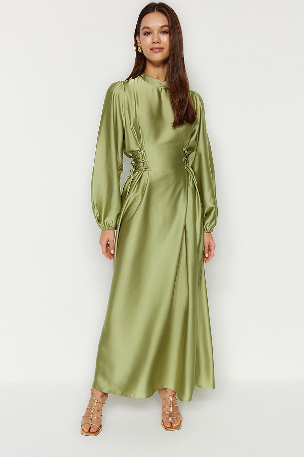 Trendyol Modest-Ölgrünes Beli Britli Satin-Abendkleid TCTSS23DB00037 1