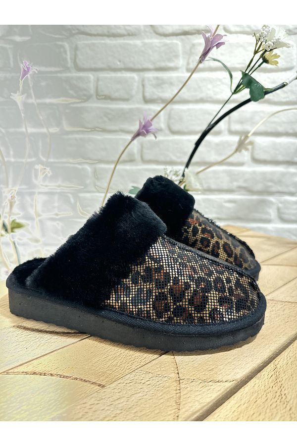 TR STCO Genuine Fur Slippers Trendyol