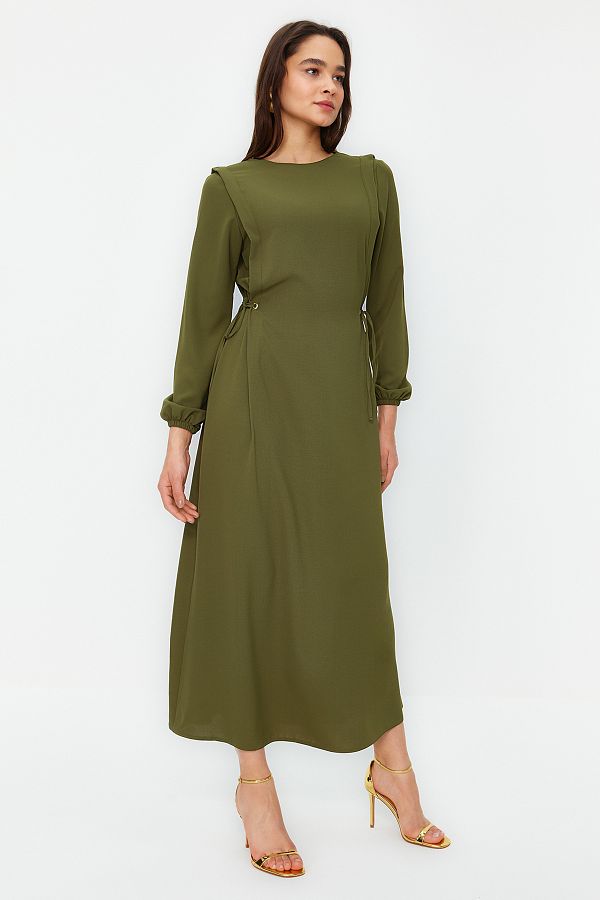 Trendyol Modest-Grünes Taillen-Seilband, detailliertes elastisches Aerobin-Webkleid am Ärmelende TCTSS22EB00104 1