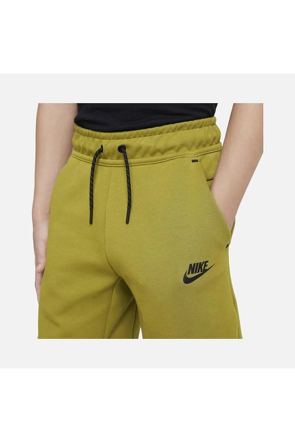 Nike tech shorts boys hot sale