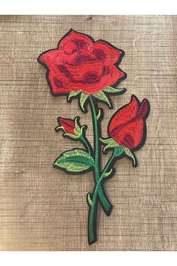 Gönülden Tasarım-باقة ورد أخضر متفرع وبراعم مقاس 29 × 14 سم مزينة بشعار وردة حمراء مثبتة بالكي 1
