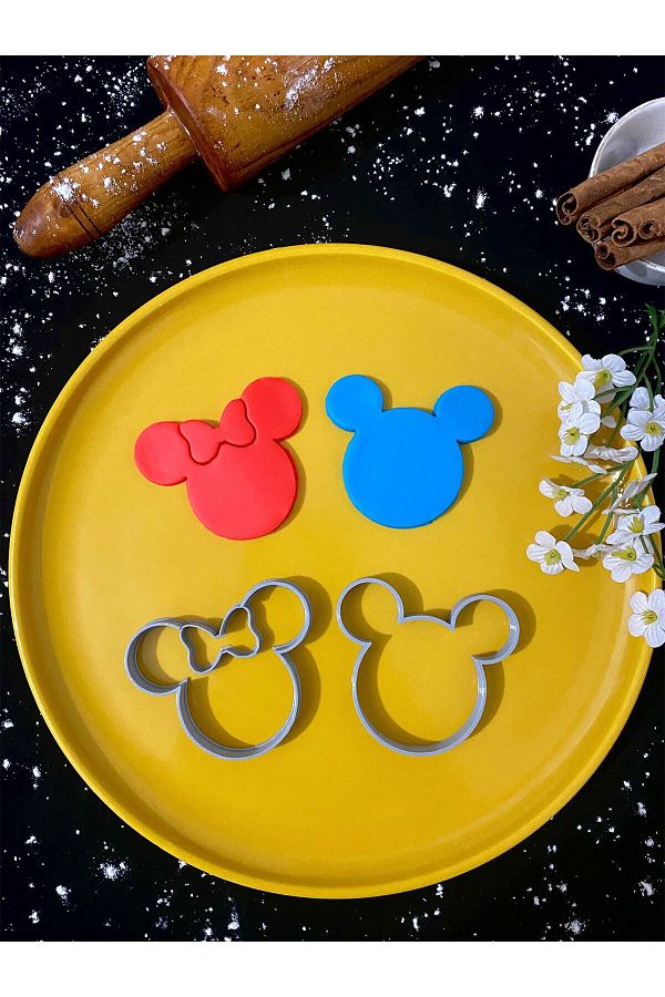 Main Collectibles-Mickey and Minnie Mouse 2-Piece Cookie Mold Cookie Shaper Cookie Cutter Set 1