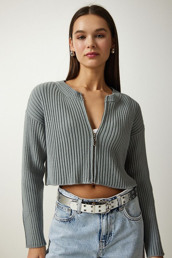 Happiness İstanbul-Gerippter Crop-Strick-Cardigan mit Reißverschluss in Stone für Damen PF00053 1