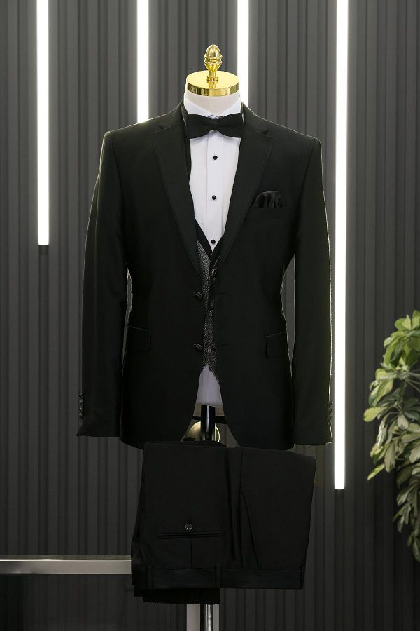 AKÇAYLAR-Shiny Fabric Mono Collar Regular Cut Tuxedo Suit with Vest and Bow Tie 1