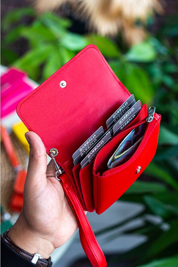 Women's wallet with wrist strap outlet