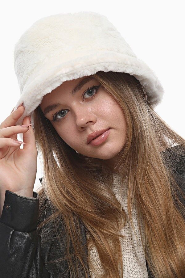 Makro Optik-Rabbit Feather Bucket Plush Hat 1