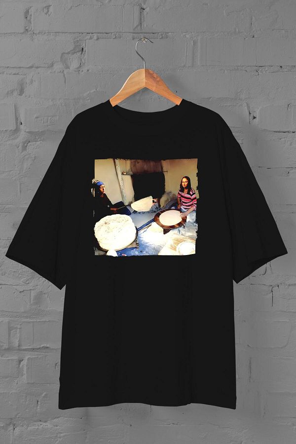Pisa Art-Unisex Oversize Black T-Shirt - Mona Lisa Phyllo Collage with Pearl Earrings 1
