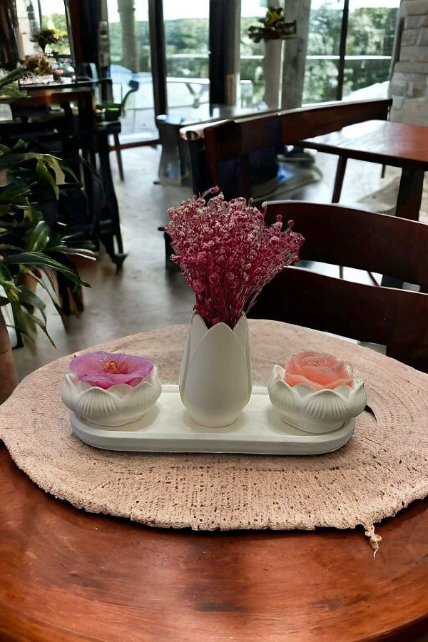 RAİSE STYLE-Tulip Patterned Minimal Vase with Oval Plate and Lotus Flower Pattern Candle Holder 1