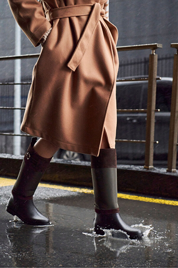 Outfit Hellbraune Stiefel Mit Absatz Braune Stiefel Schwarze Hose