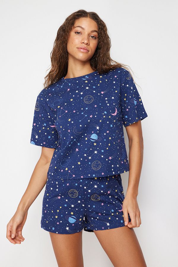 Trendyol Collection-Sada pyžama Galaxy Pattern ze 100% bavlny v tmavě modré barvě – s šortkami, THMSS24PT00030 1