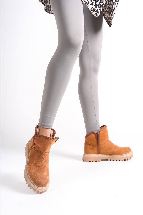 LAR NA Women s boots with fur inside Trendyol