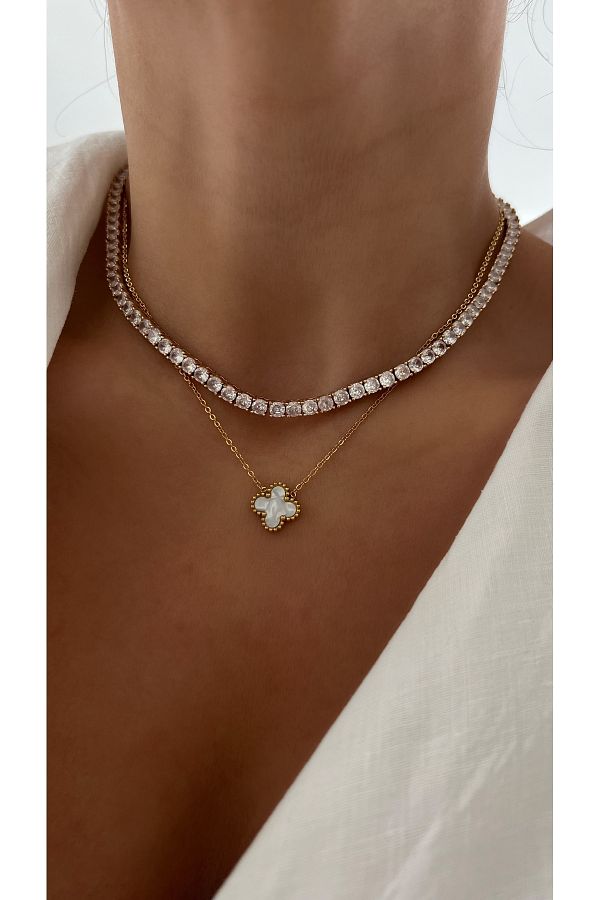 Necklace shopping shop
