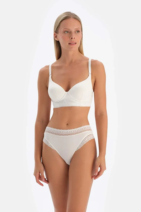 Dagi-Weißes Höschen mit Spitzendetails und gebrochenem Slip 1