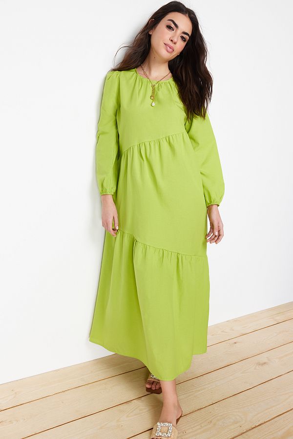Trendyol Modest-فستان منسوج من القطن ذو قصة واسعة باللون الأخضر الزيتي TCTSS21EL3470 1