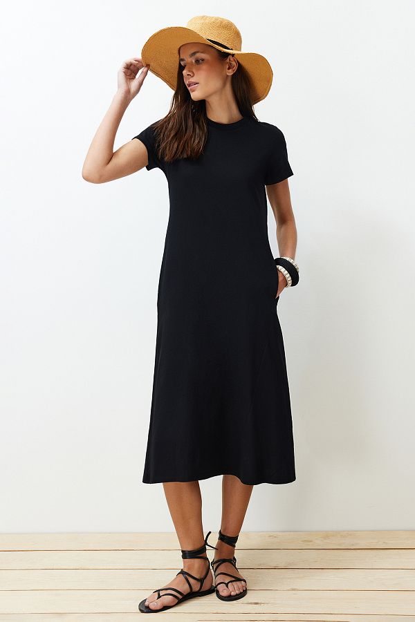 Trendyol Collection-Schwarzes Premium-Strick-Midikleid in A-Linie mit Rundhalsausschnitt und Taschen TWOSS24EL00169 1