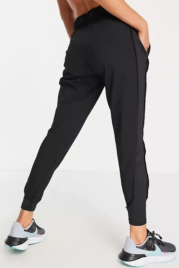 Nike Therma FIT Essential Slim Fit Women s Sports Sweatpants Trendyol