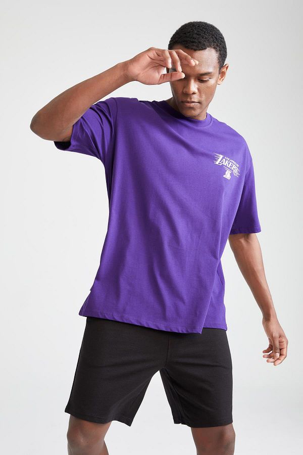 DeFacto-Passgenaues Nba Los Angeles Lakers Oversize-Fit-T-Shirt mit Rundhalsausschnitt 1