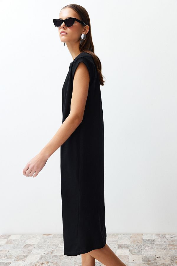 Trendyol Collection-Schwarzes, schlichtes T-Shirt-Kleid aus 100 % Baumwolle, Etuikleid mit Mondärmeln und bequemem Schnitt, Midi-Midikleid TWOSS24EL00126 1