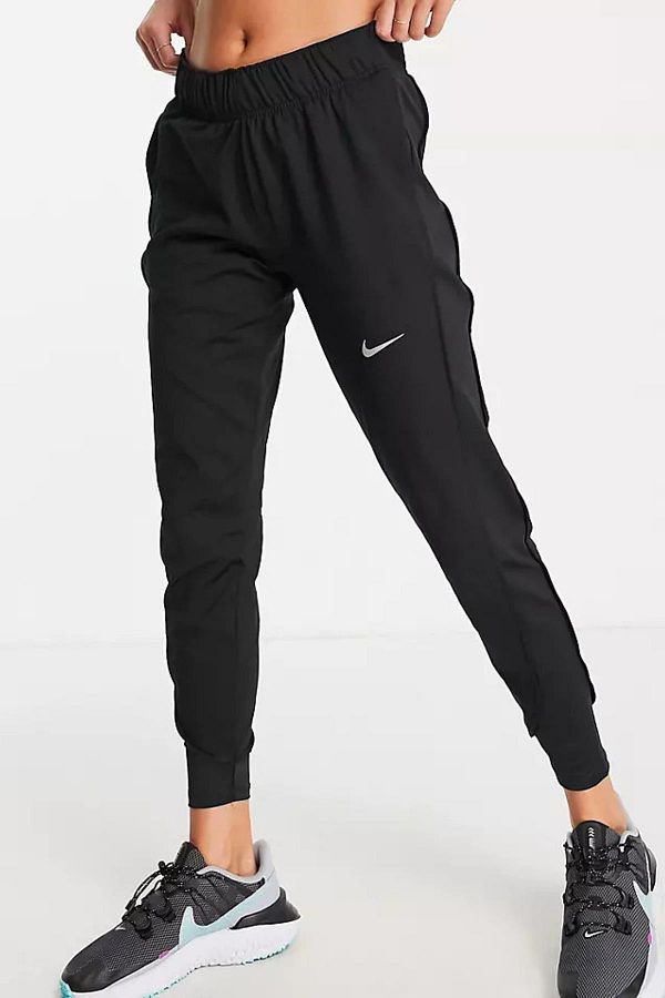 Nike Therma FIT Essential Slim Fit Women s Sports Sweatpants Trendyol