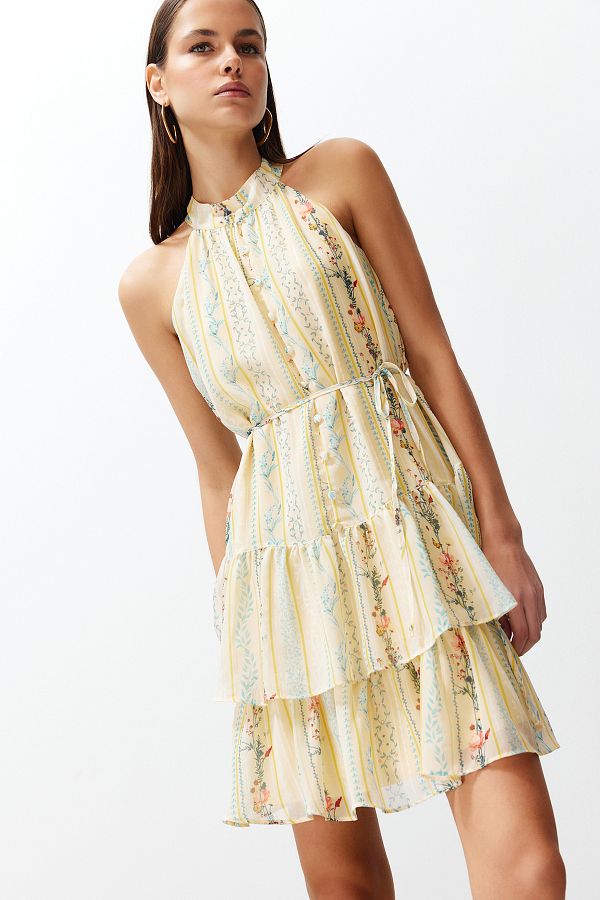 Trendyol Collection-Gelbes A-Cut-Minikleid aus gefüttertem Chiffongewebe mit Blumendruck TWOSS23EL02056 1
