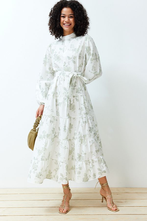 Trendyol Modest-Ecrufarbenes, gewebtes Kleid aus Popeline mit Stehkragen und Blumengürtel TCTSS24EB00153 1