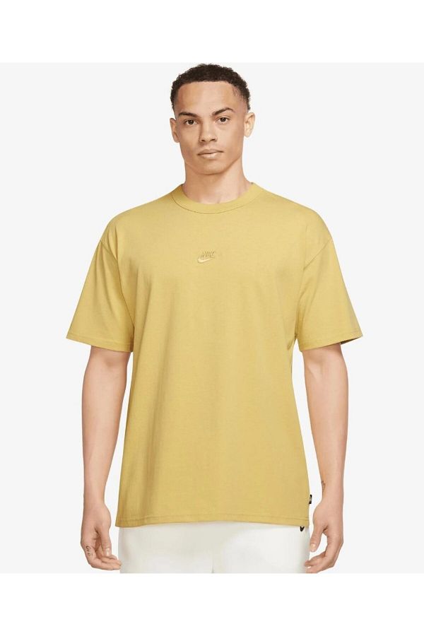 Nike t shirt gold logo 2025