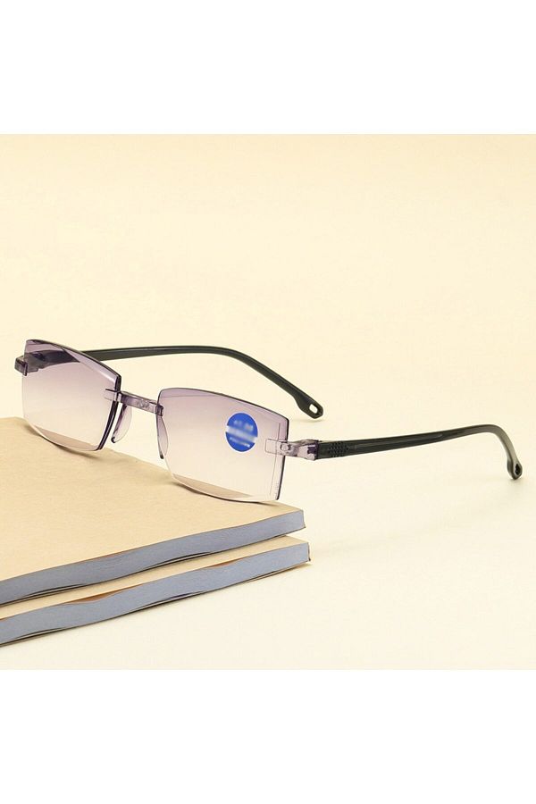 Reading glasses with half clear outlet