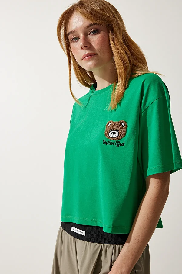 Happiness İstanbul-Grünes, mit Teddybären besticktes, kurzes Strick-T-Shirt für Damen HF00456 1