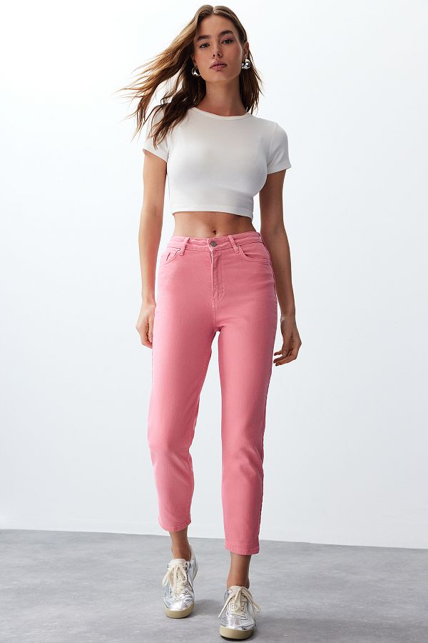 Trendyol Collection-Różowe jeansy Mom z wysokim stanem TWOSS24JE00229 1