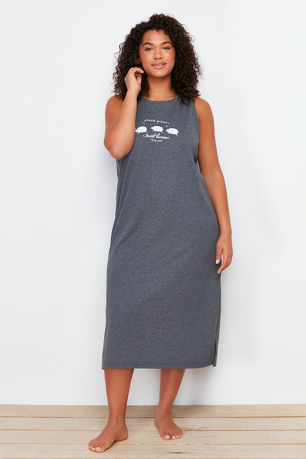 Trendyol Curve-Anthrazitfarbenes bedrucktes Midi-Stricknachthemd TBBSS24CH00008 1