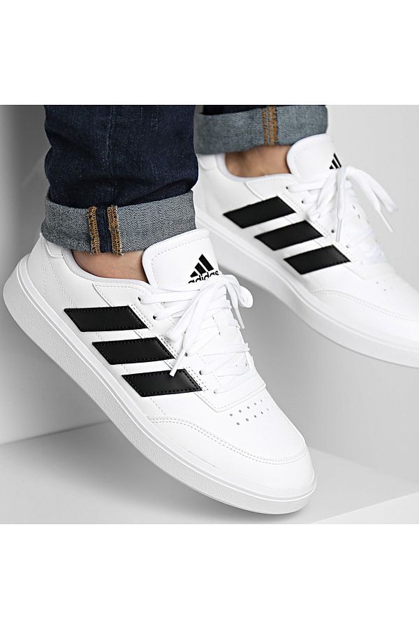 Flat adidas sneakers top