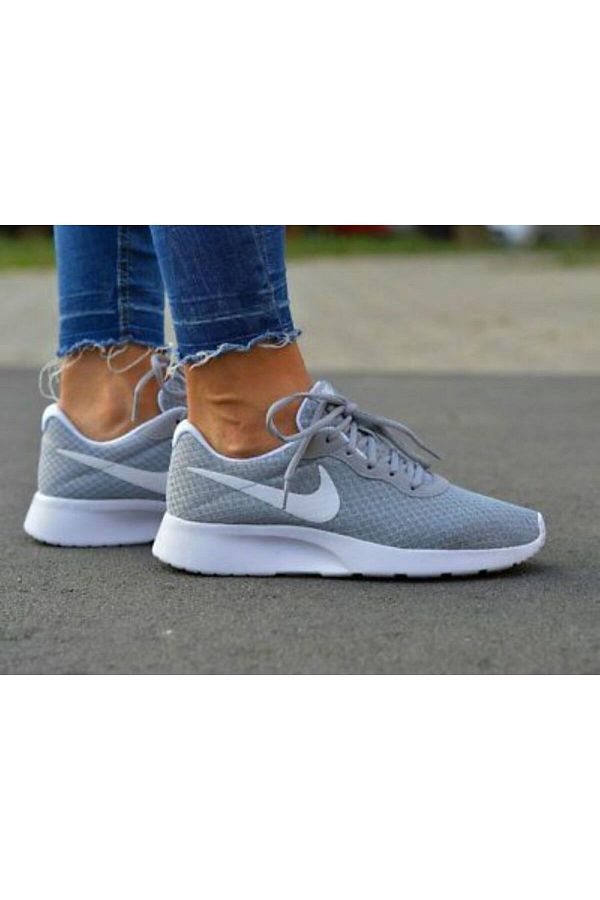 Nike tanjun running sneaker discount