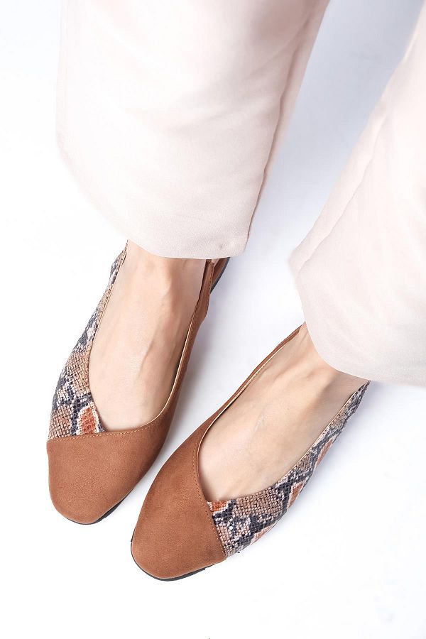 Mio Gusto-Flache Ballerina-Schuhe für Damen von Debby in Hellbraun mit offenem Rücken 1