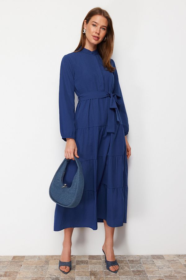 Trendyol Modest-Saks – Gewebtes Kleid mit Gürtel und Chefkragen und Knopfdetail TCTSS21EL3343 1