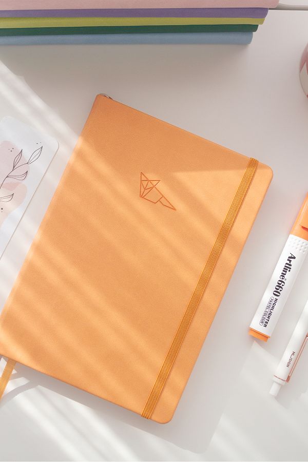 Matt Notebook-Caiet A5 cu puncte galben 1