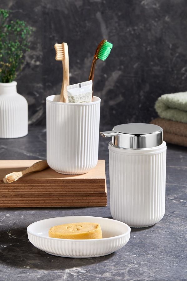 Pazarika-3-Piece Chrome Luther Bathroom Set 1