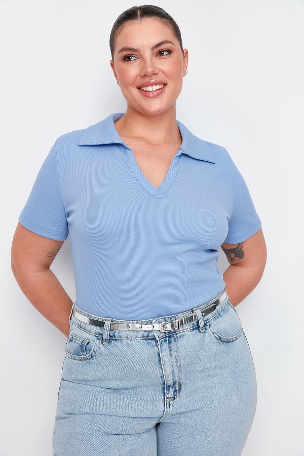 Trendyol Curve-Modrá pletená blúzka Polo Neck sediaca na tele TBBSS22BZ0750 1