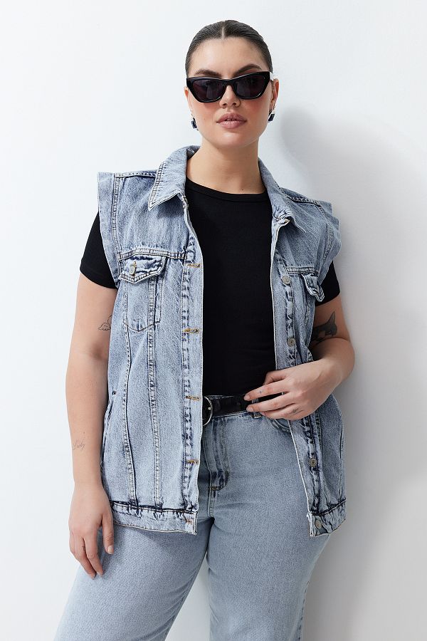 Trendyol Curve-Hellblaue Jeansweste TBSSS24BH00004 1