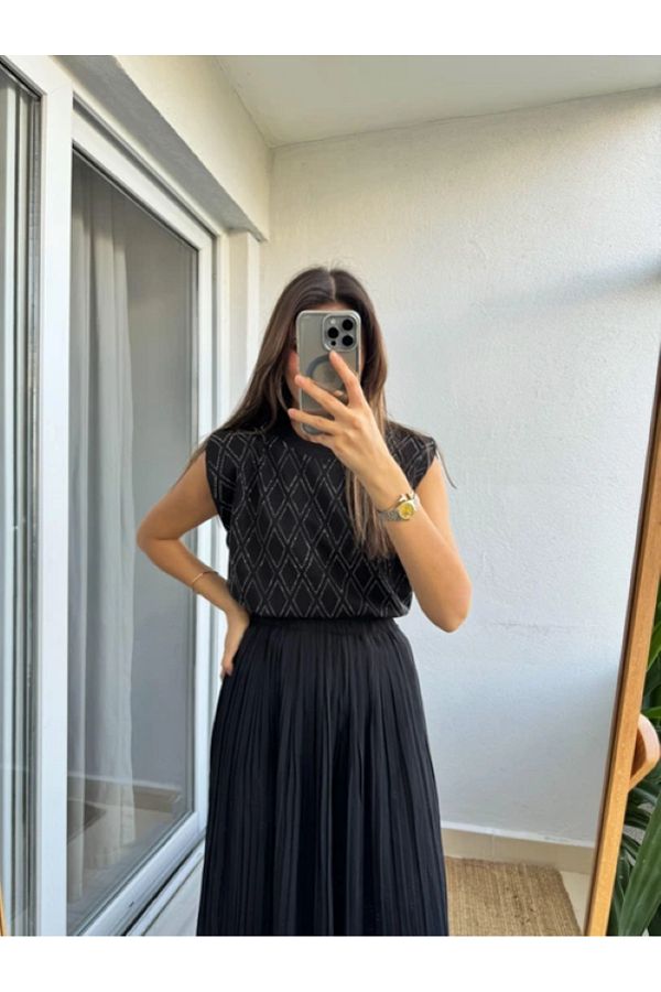 My Blog-Schwarze, wattierte, ärmellose Bluse mit Steinmuster 1