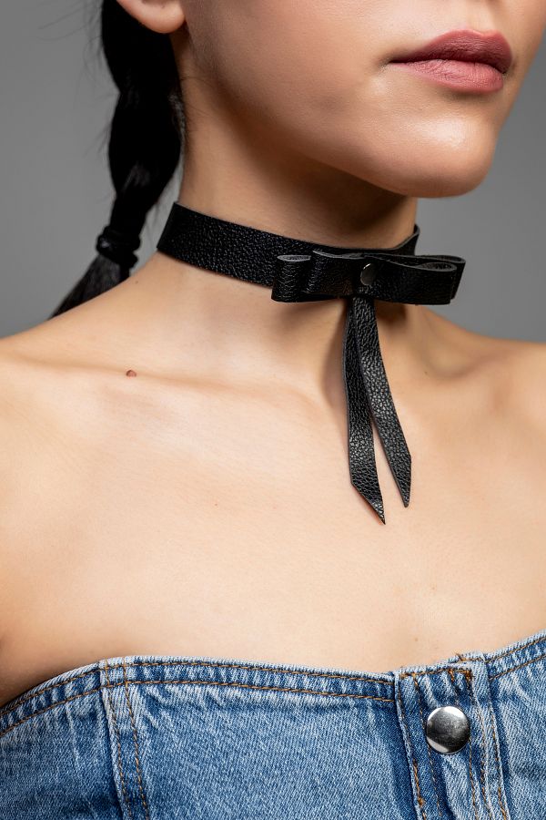 Custom leather choker store