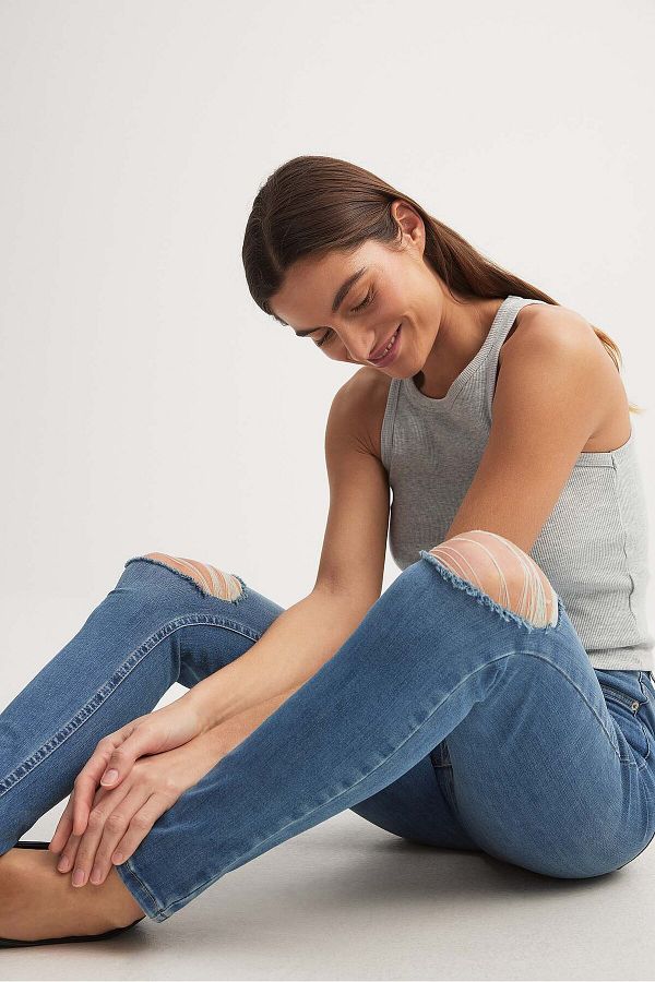 NA KD Skinny Jeans mit Destroyed Effekt und hoher Taille aus Bio Baumwolle Trendyol