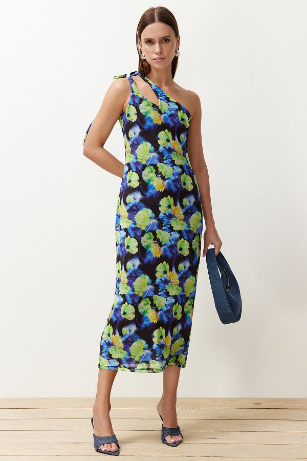 Trendyol Collection-Rochie albastră, cu guler asimetric, căptușită cu tul, corp/conformat, maxi elastică, tricotată, tip creion TWOSS23EL02315 1