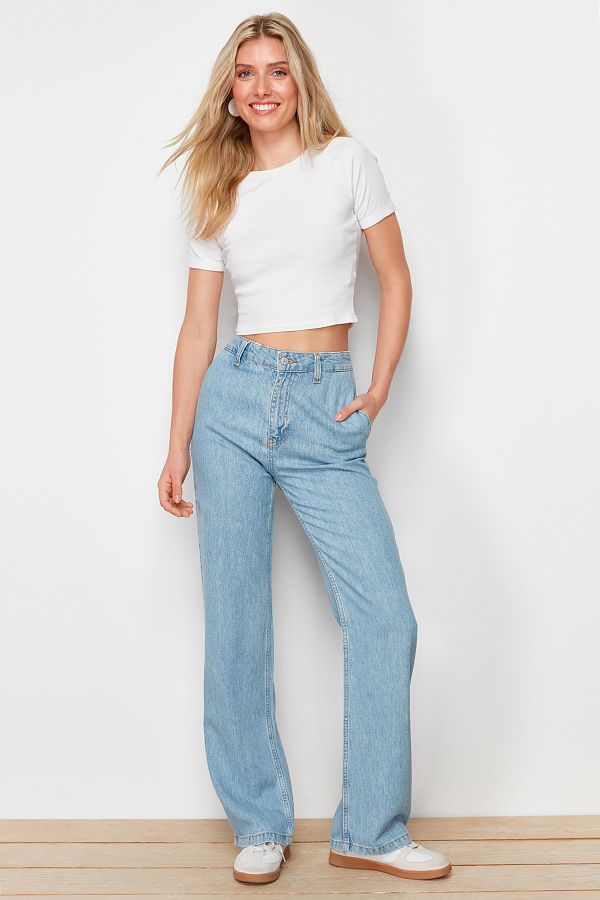 Trendyol Collection-Blaue Jeans mit hoher Taille und weitem Bein aus 100 % Tencel™ und Taschendetail TWOSS24JE00201 1