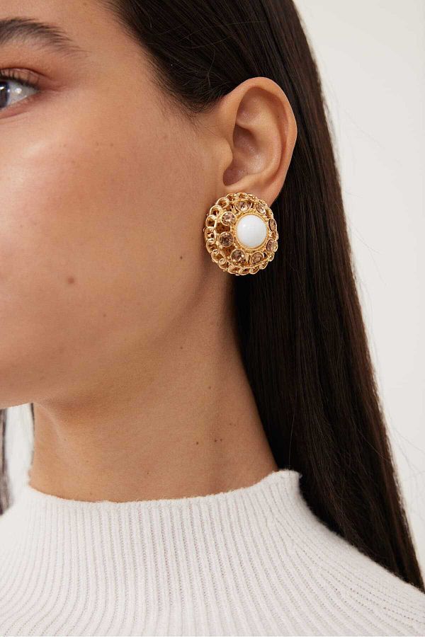Roman pearl earrings deals