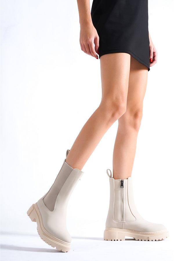 Capone Outfitters-Damenstiefel mit Trak-Sohle und elastischen Seiten 1