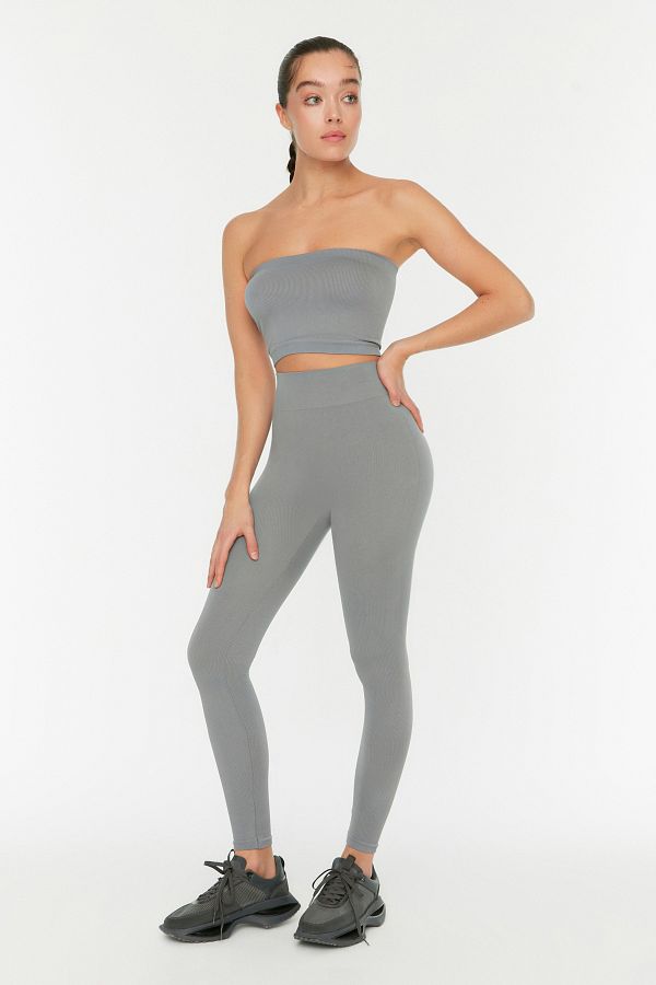 Trendyol Collection-Graue, nahtlos/nahtlos gestrickte Sport-Leggings in voller Länge TWOAW20TA0071 1